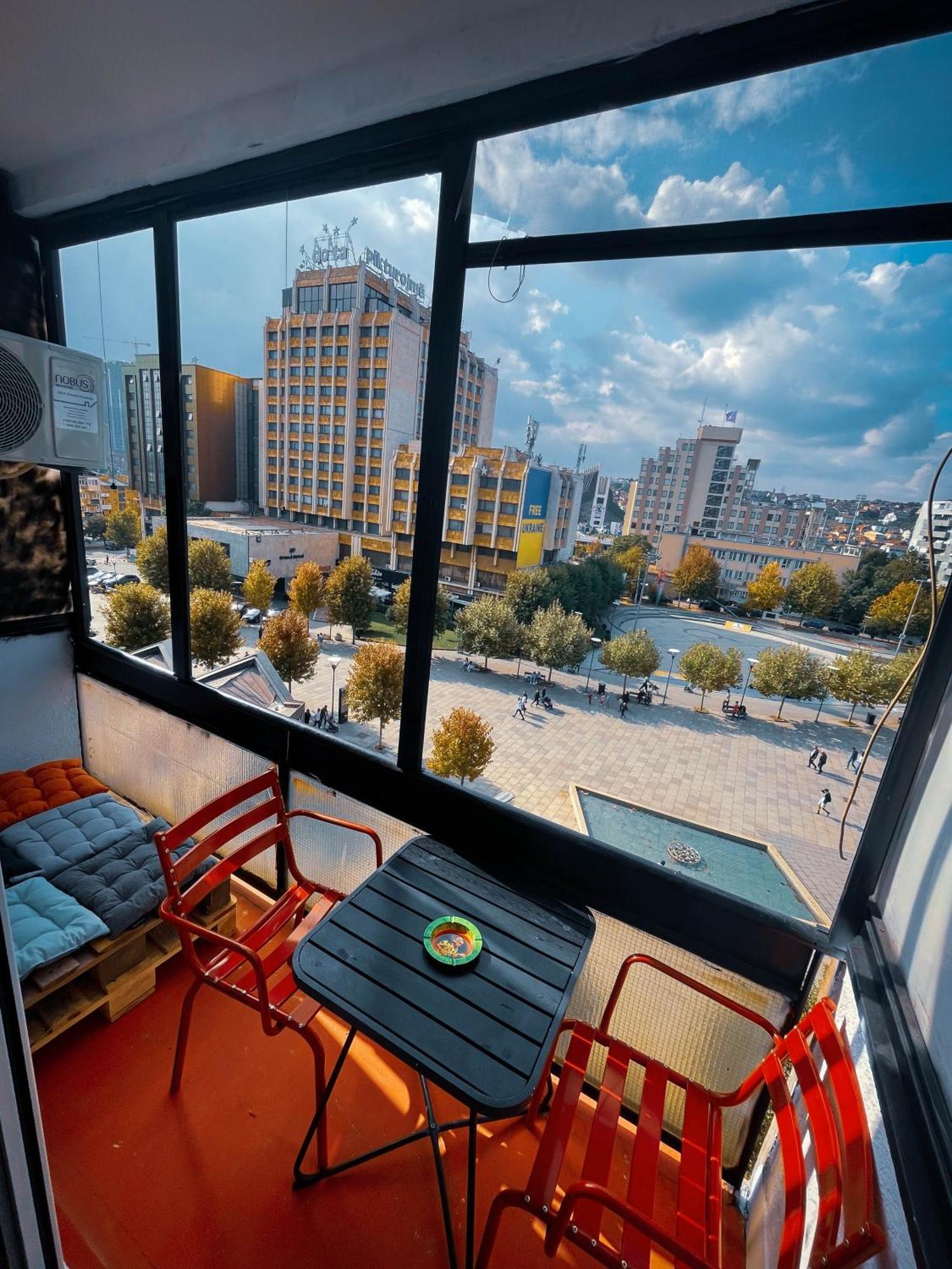 Prishtina In & Out Lägenhet Pristina Exteriör bild